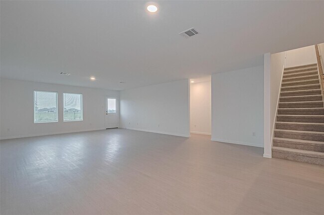 Building Photo - 27615 Village Cir Dr
