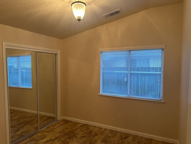 Building Photo - 5449 W Ashland Ct