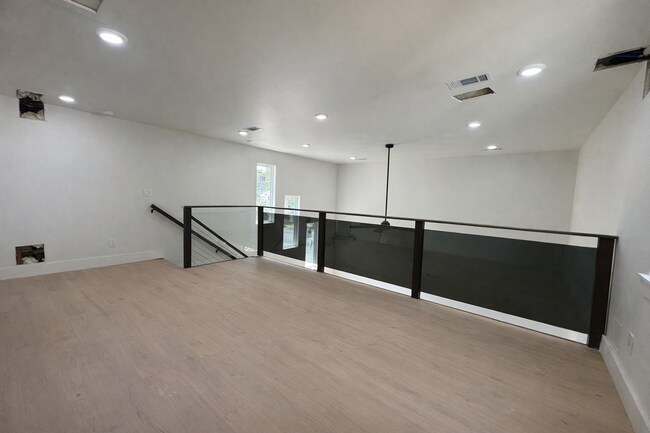 Building Photo - High-End New Construction Townhome Walk to UT!
