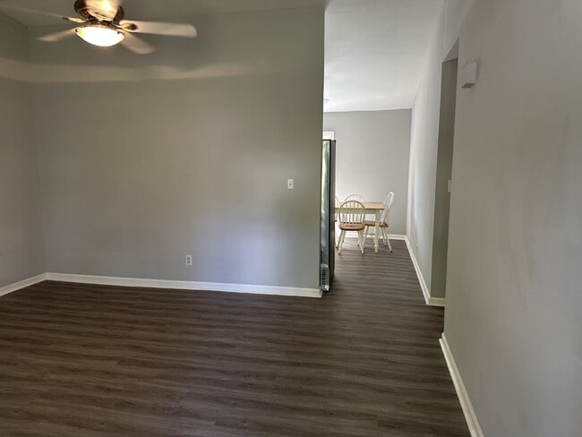 Building Photo - Charming 3-Bedroom 2-Bathroom Haven with F...