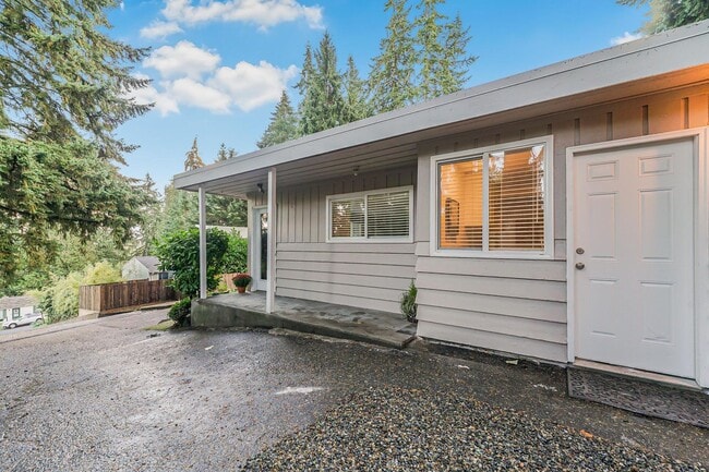 Building Photo - Fully Renovated & Very | Huge Yard | New HVAC | Lease w/ Option to Buy