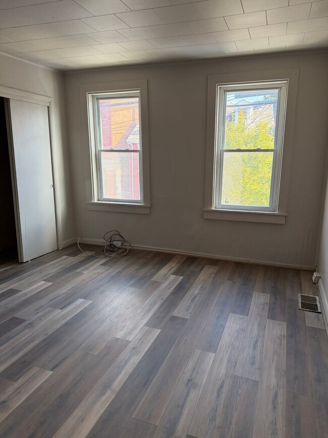 Building Photo - 30 Coral St