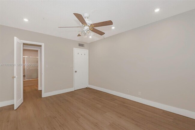 Building Photo - 16800 NE 15th Ave