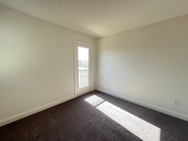 Building Photo - 307 Ninos Dr