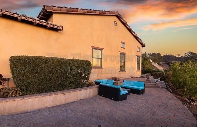 Building Photo - Luxurious Mediterranean 4 bed / 3 bath / 3...