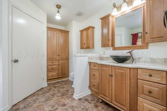 Building Photo - 7518 Lamount Dr