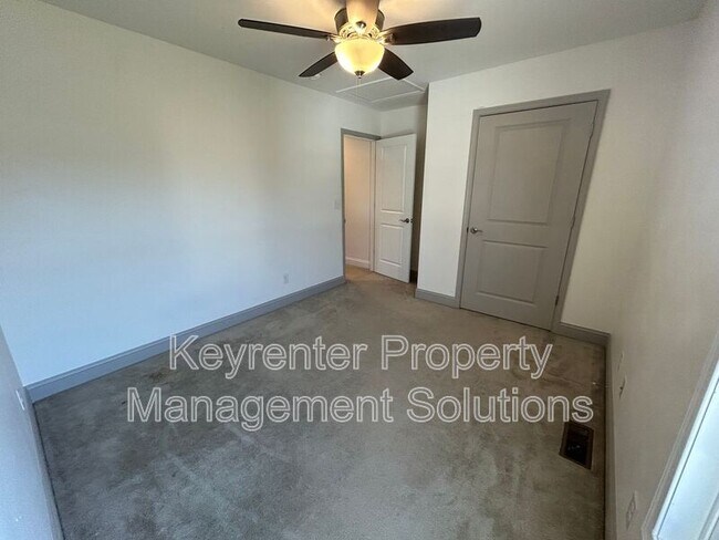 Building Photo - 205 15th St