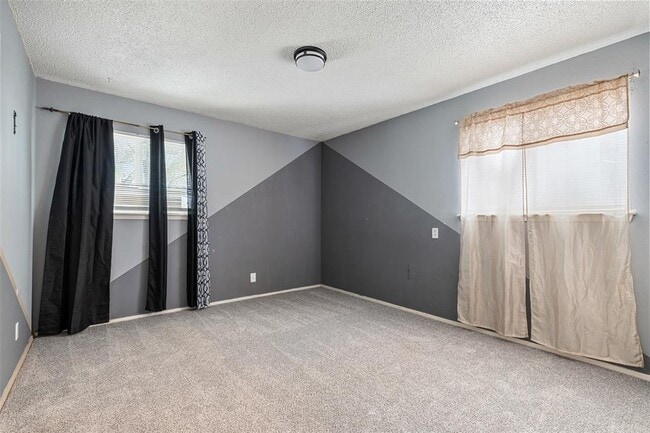 Building Photo - 9407 N Creek Dr