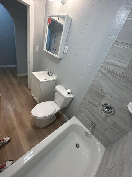 Building Photo - 1545 7th St