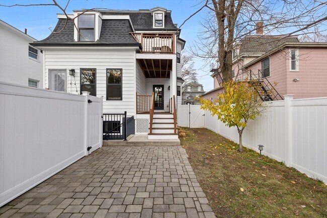 Building Photo - 38 Chester St