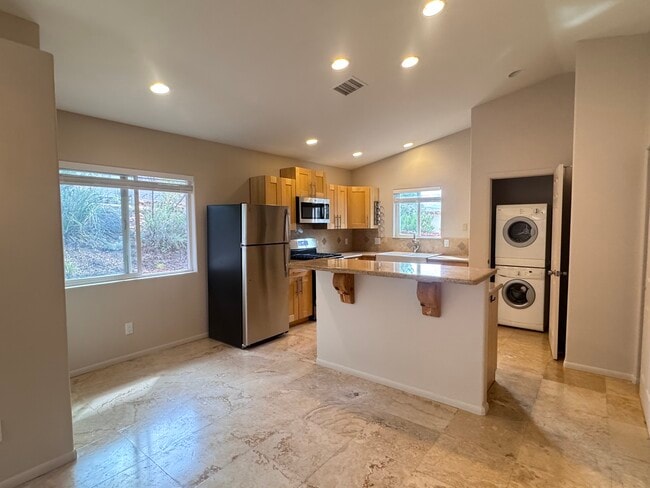 Building Photo - 120 Carol Canyon Dr
