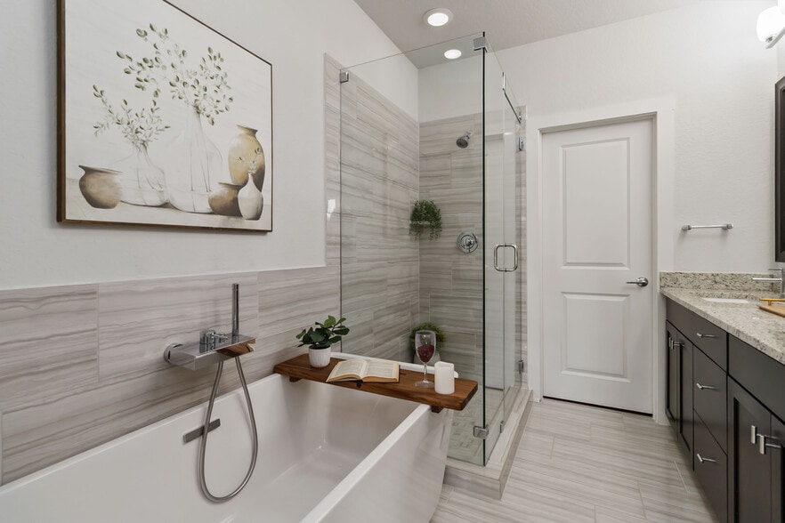 Building Photo - 2104 N Saint Marys St