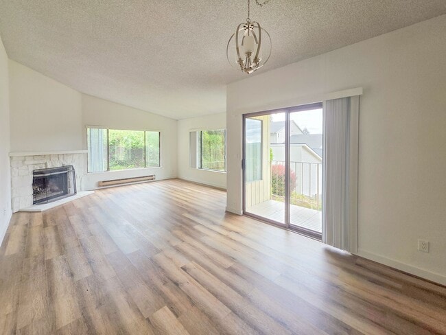 Building Photo - Charming, bright and peaceful condo close to ferries and shopping in Kingston!