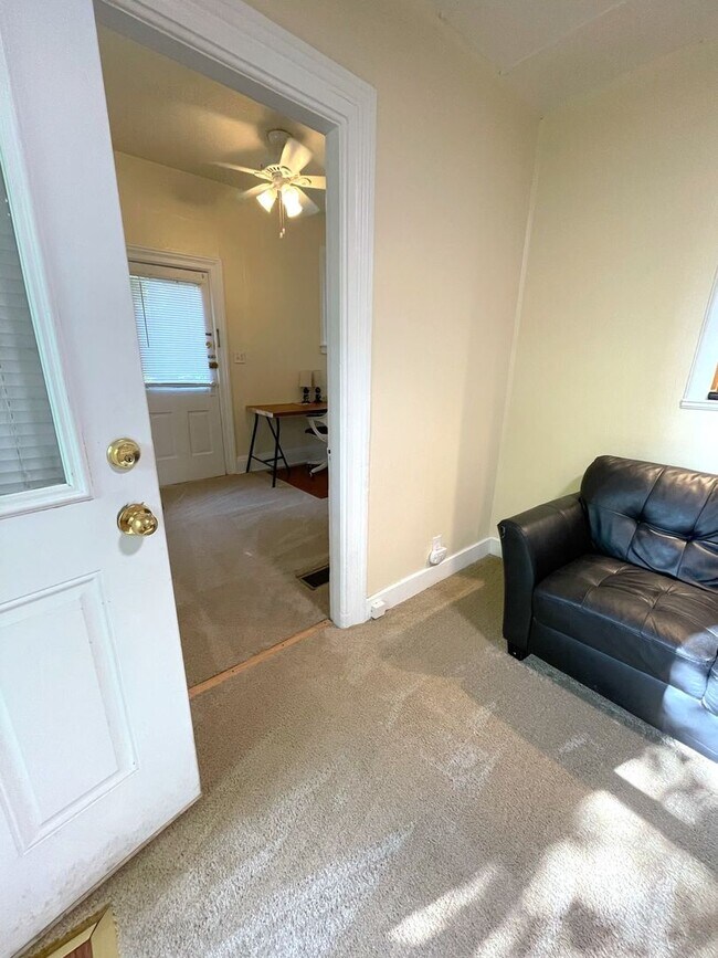 Building Photo - 413 W Liberty St