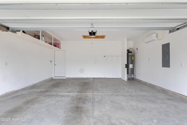 Building Photo - 614 Silos Wy