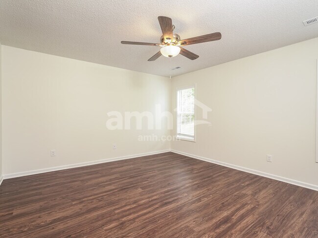 Building Photo - 5835 Regent Village Dr