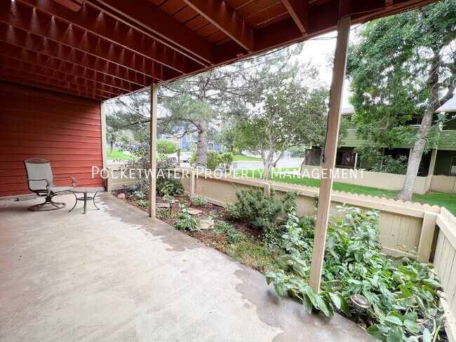 Building Photo - 1400 Crete Ct