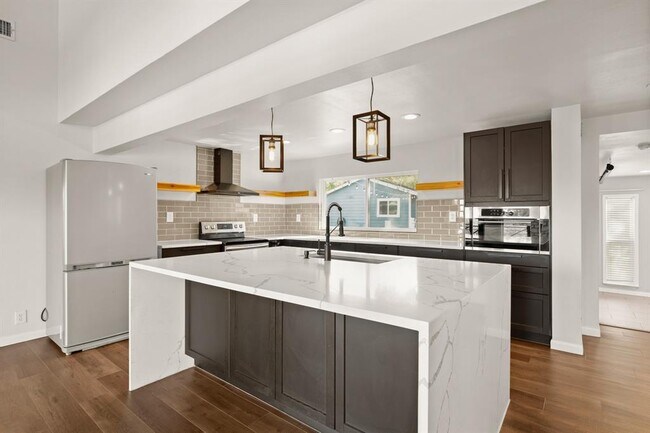 Building Photo - 6607 Avenida Ann St