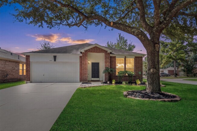 Building Photo - 923 Shirefield Ln