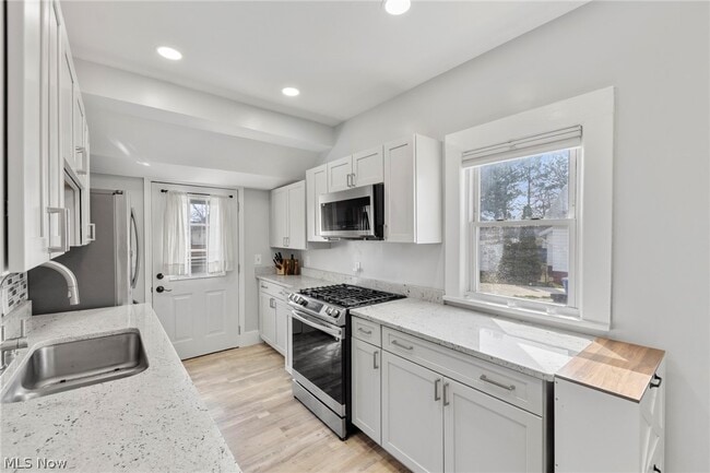 Building Photo - 3451 W 137th St