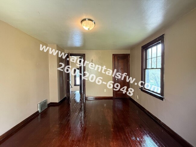 Building Photo - 3 Bedroom House