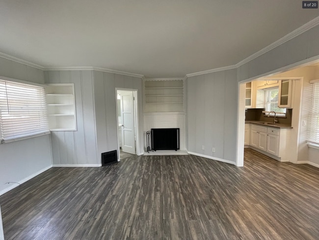 Building Photo - 1815 W Victory Blvd