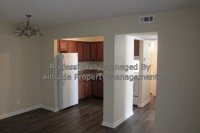 Building Photo - 2020 Peabody Ln