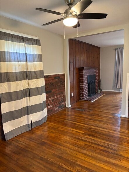 Building Photo - 9702 Oakdale Ave