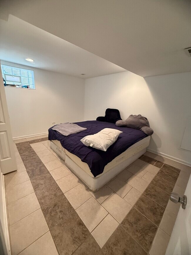 Building Photo - 6436 S Lamon Ave