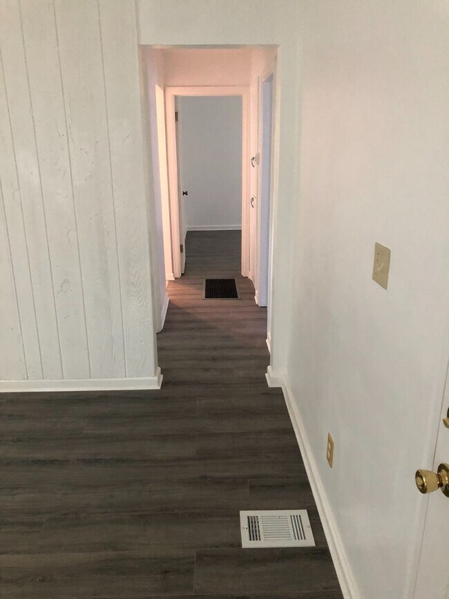 Building Photo - 108 Columbian Ave