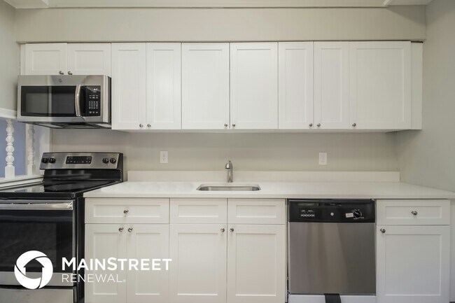 Building Photo - 721 N E St