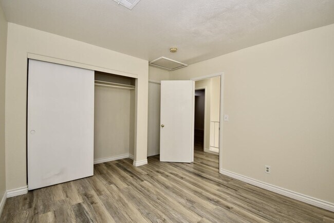 Building Photo - Charming 3-Bedroom, 2.5-Bath Two-Story Home At Smoke Ranch!