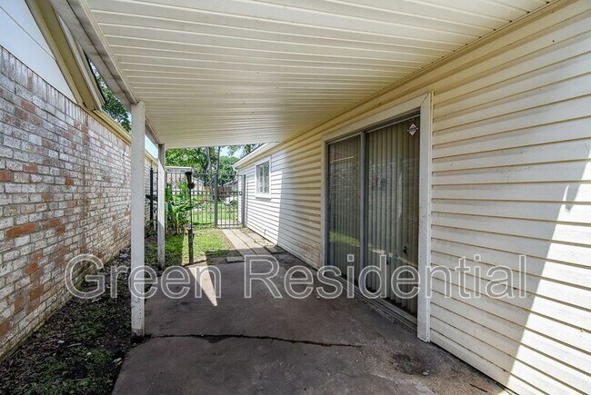 Building Photo - 11366 Oakcenter Dr