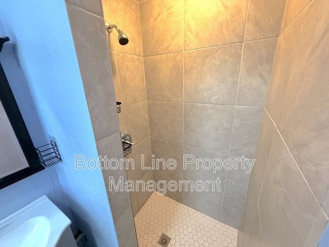 Building Photo - 206 Blacksnake Rd