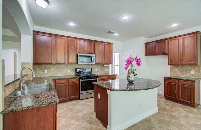 Building Photo - 7814 Heron Lakes Dr