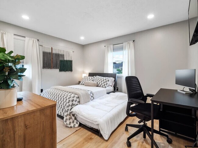 Building Photo - 291 Hunter Ave