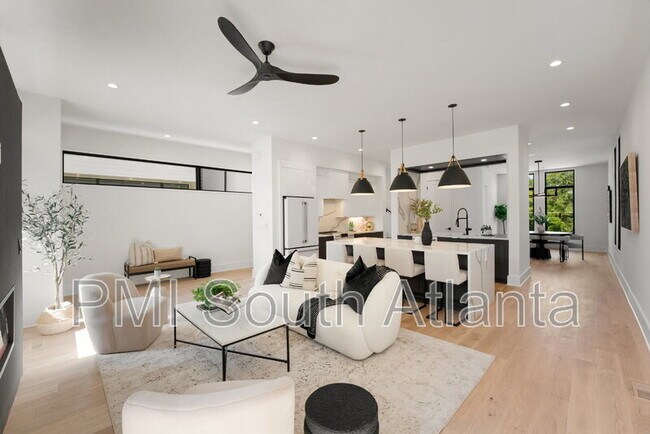 Building Photo - 194 E Lake Terrace SE