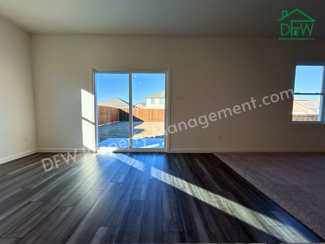 Building Photo - Spacious 5-Bedroom Home with Modern Upgrad...
