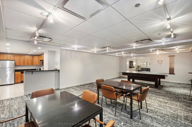 Building Photo - 30 E Huron St