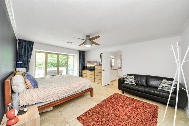 Building Photo - 403 Lakeside Estates Dr