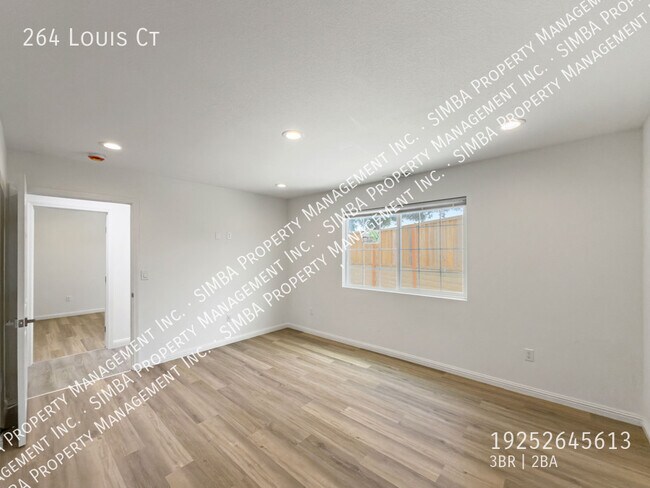 Building Photo - 264 Louis Ct