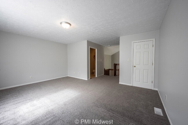 Building Photo - New place, new vibe, same small-town charm