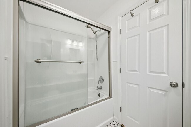 Building Photo - 259 Pine St