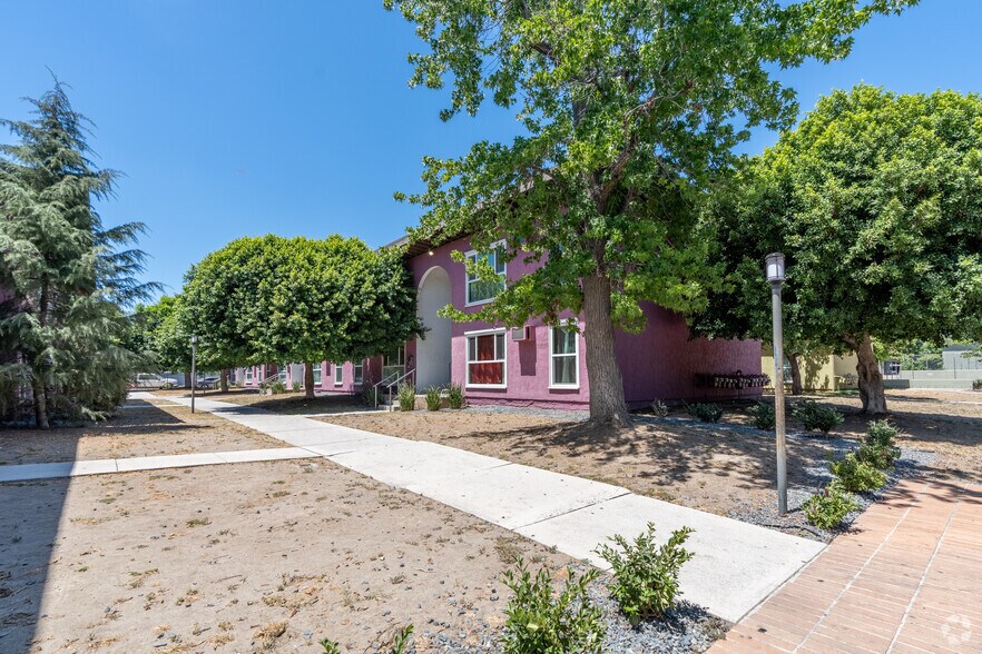 Primary Photo - 10560 Haddon Ave