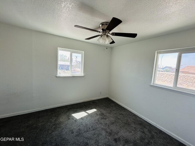 Building Photo - 521 Balboa Rd