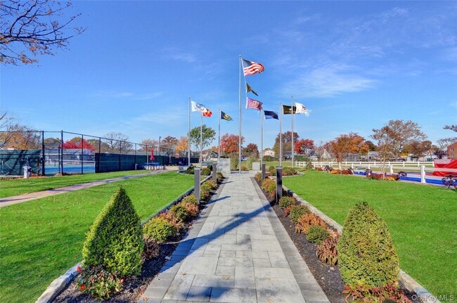 Building Photo - 610 Jericho Tpke