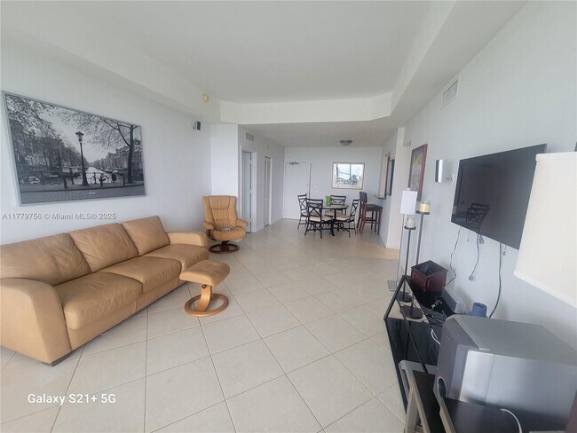 Building Photo - 5600 Collins Ave