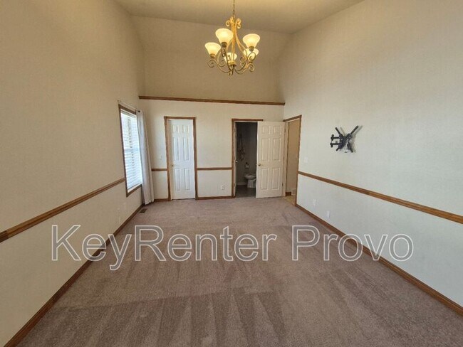 Building Photo - 75 S Astor Ln