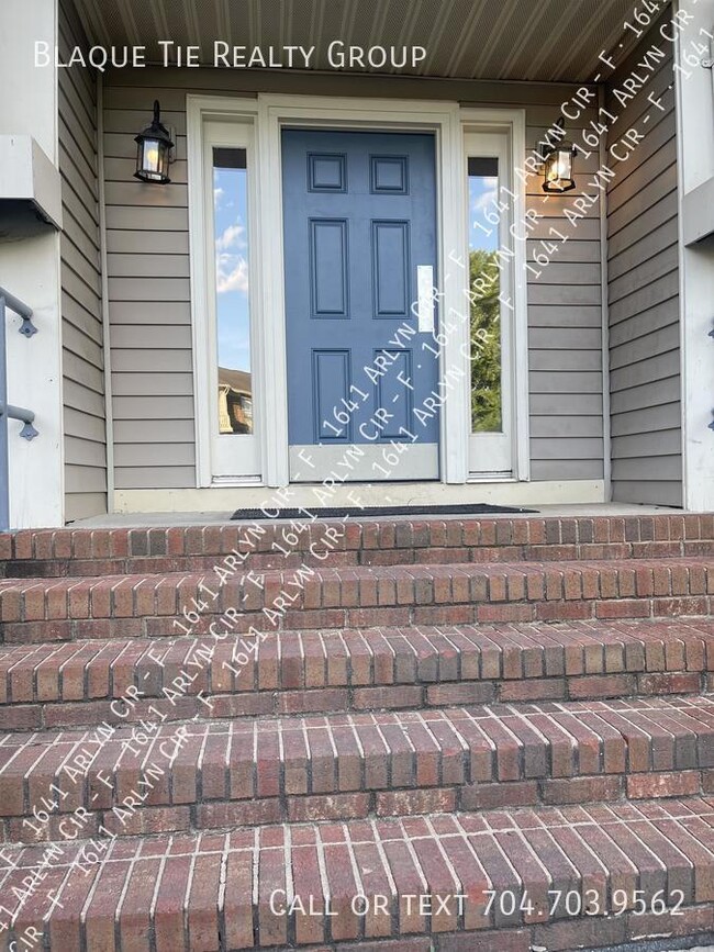 Building Photo - 1641 Arlyn Cir