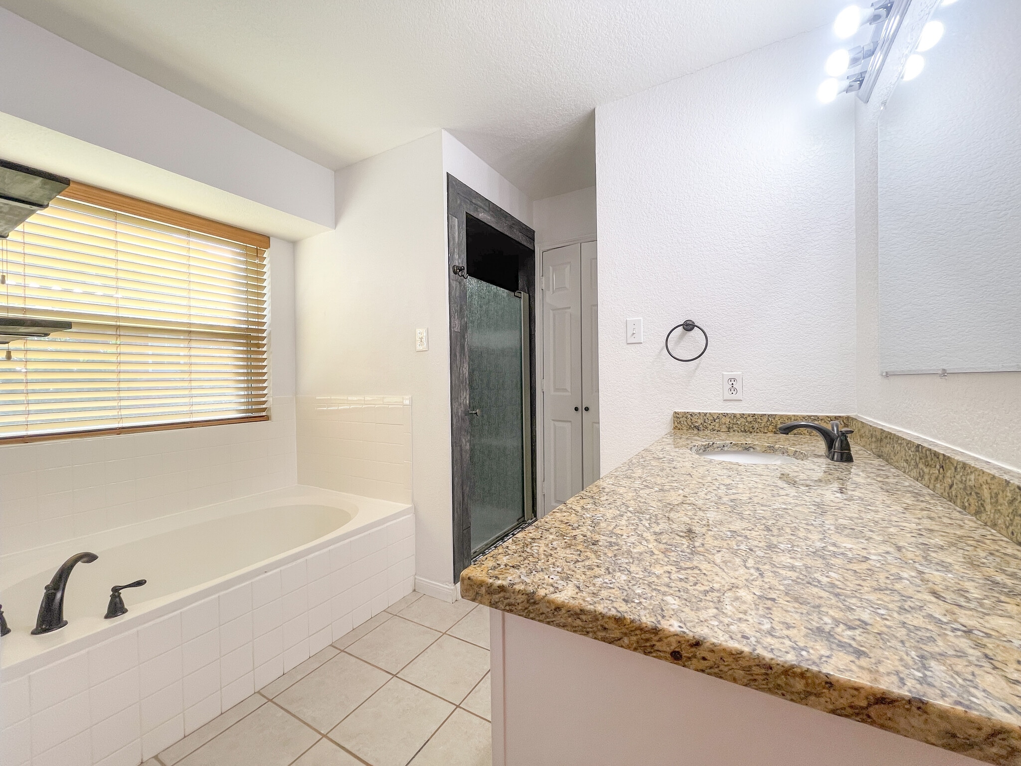 Building Photo - 14308 Chisolm Dr